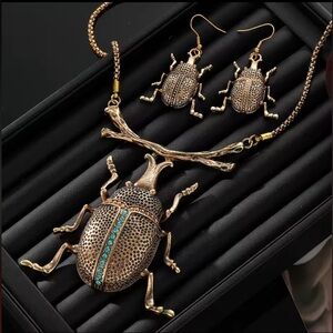 Vintage Beetle Jewelry Set – Necklace & Matching Earrings